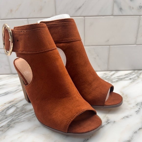 Madden Girl Darlynn City Shooties Sandals - Picture 2 of 12